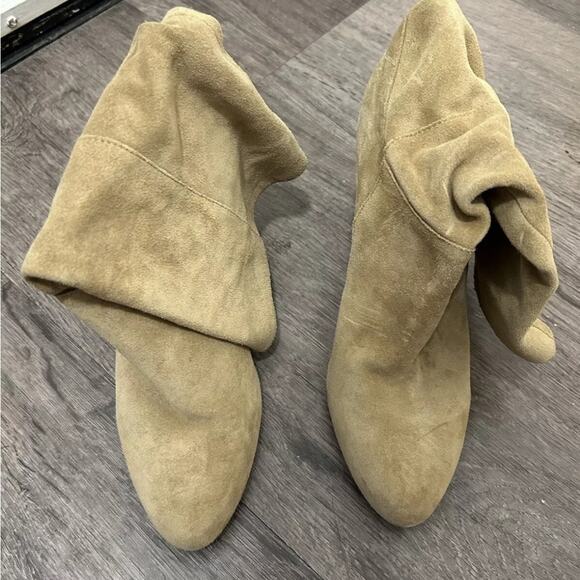 🔥🔥FIRE SALE 🔥🔥Banana Republic suede high heel nude slouchy boot - Picture 2 of 9